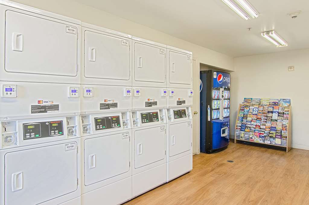 Hometowne By Red Roof Denver - Airport/aurora Motel 2*